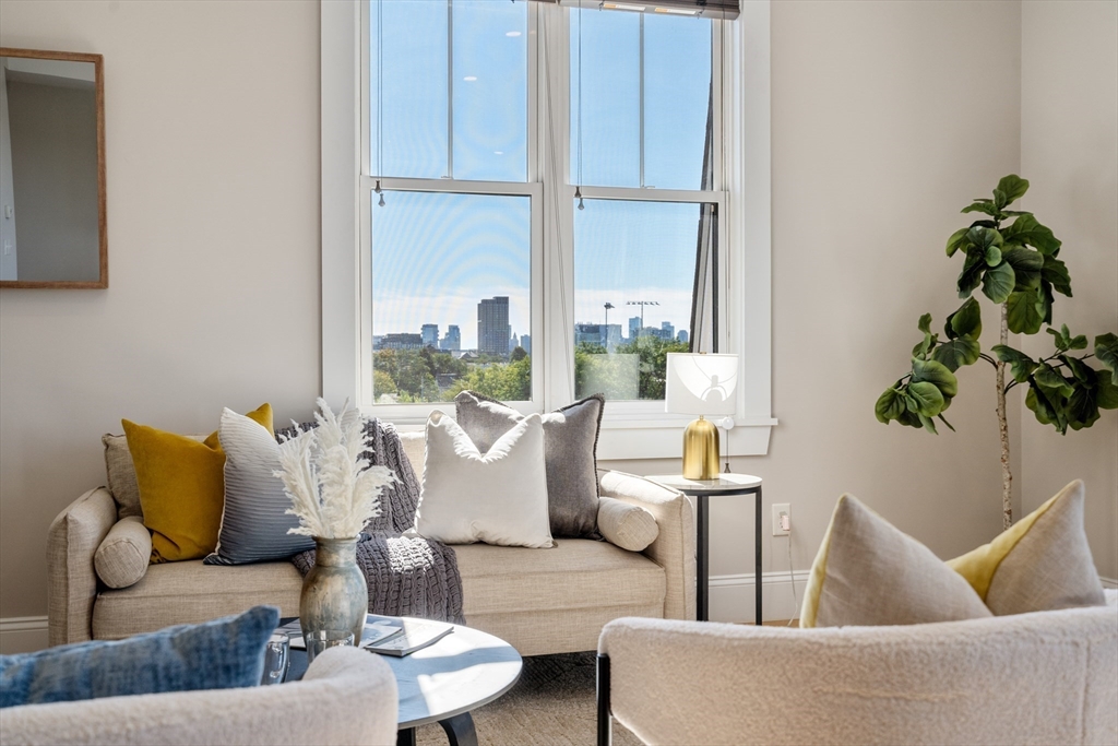 593 Somerville Ave Unit: 6