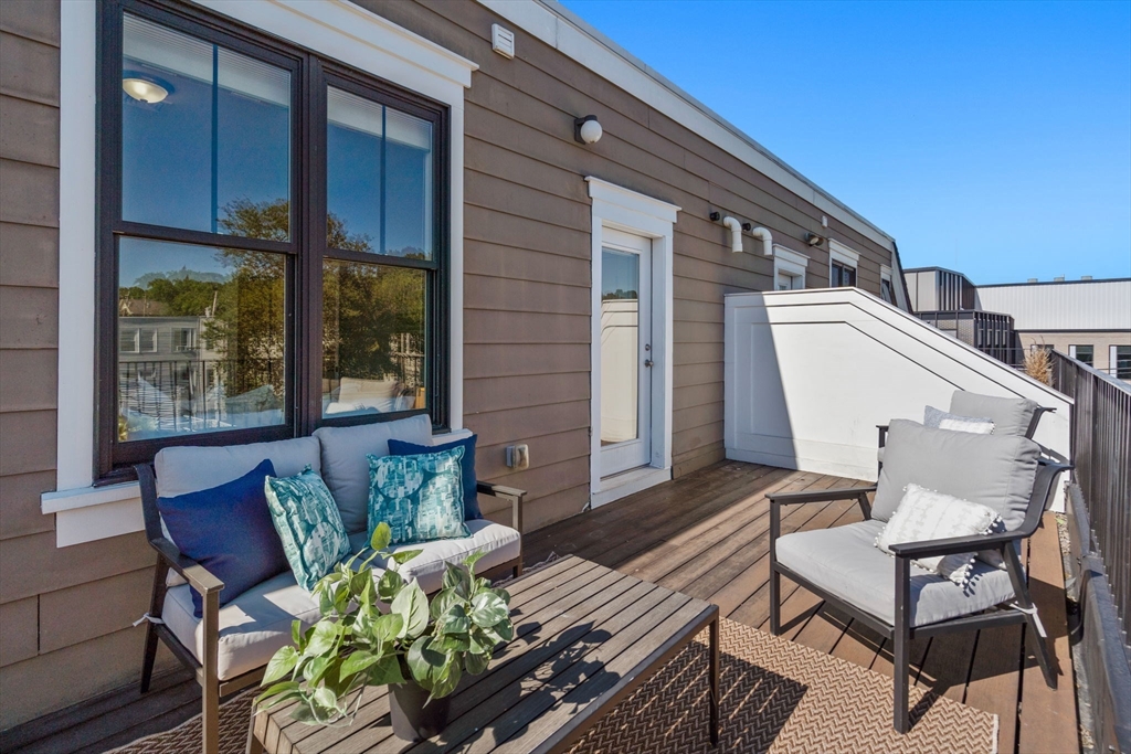 593 Somerville Ave Unit: 6