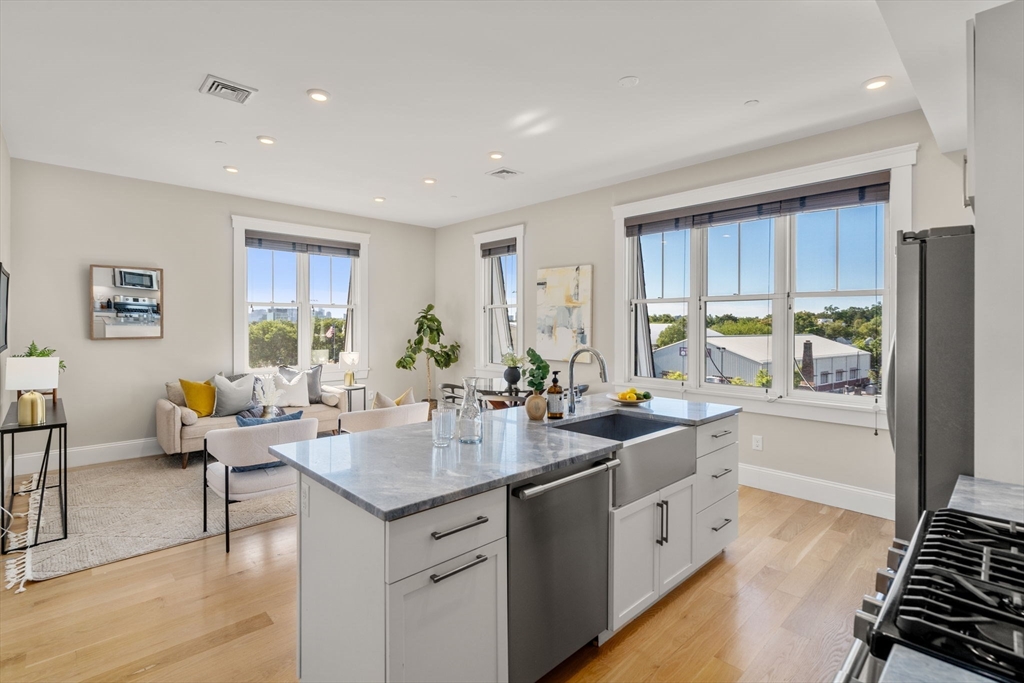 593 Somerville Ave Unit: 6