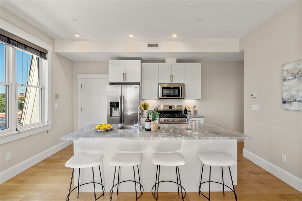 593 Somerville Ave Unit: 6