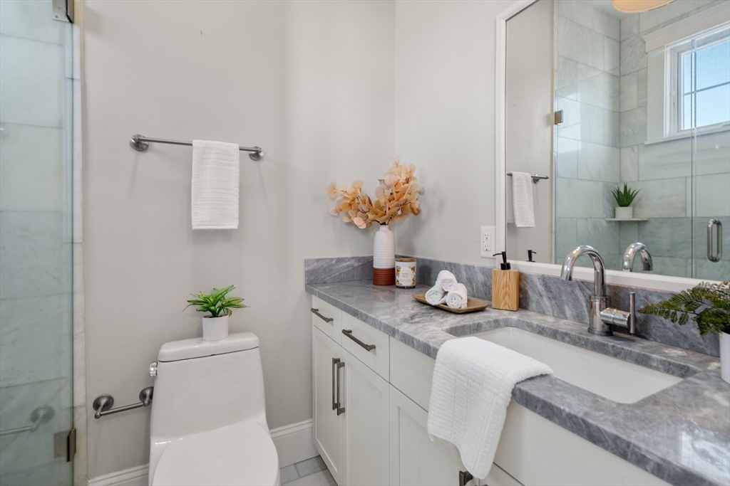 593 Somerville Ave Unit: 6