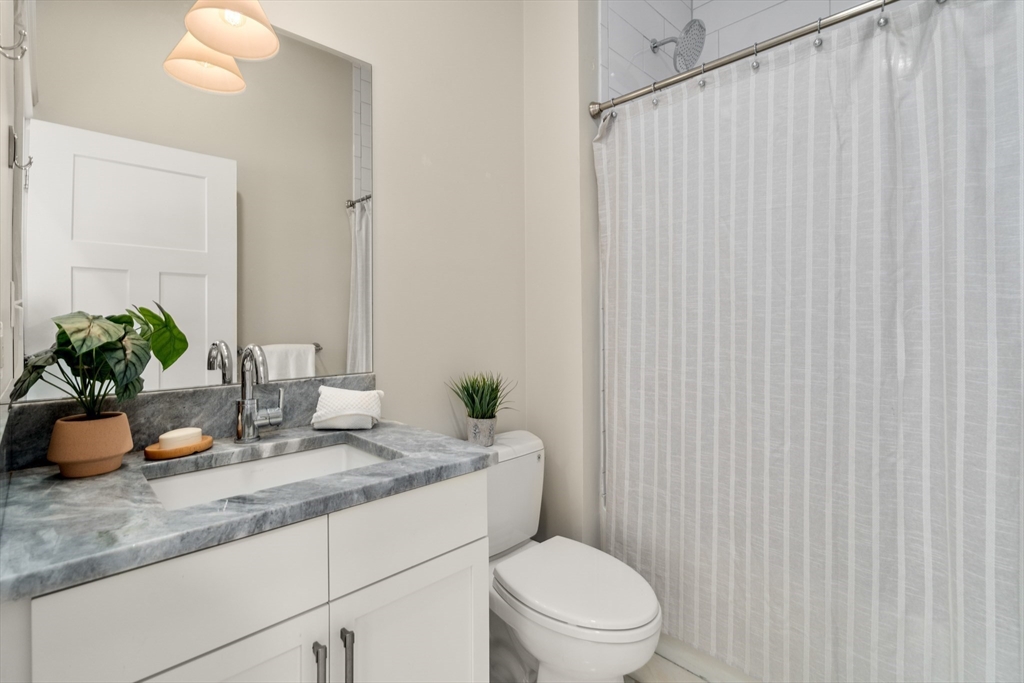 593 Somerville Ave Unit: 6