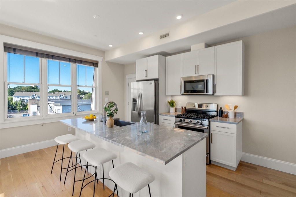 593 Somerville Ave Unit: 6