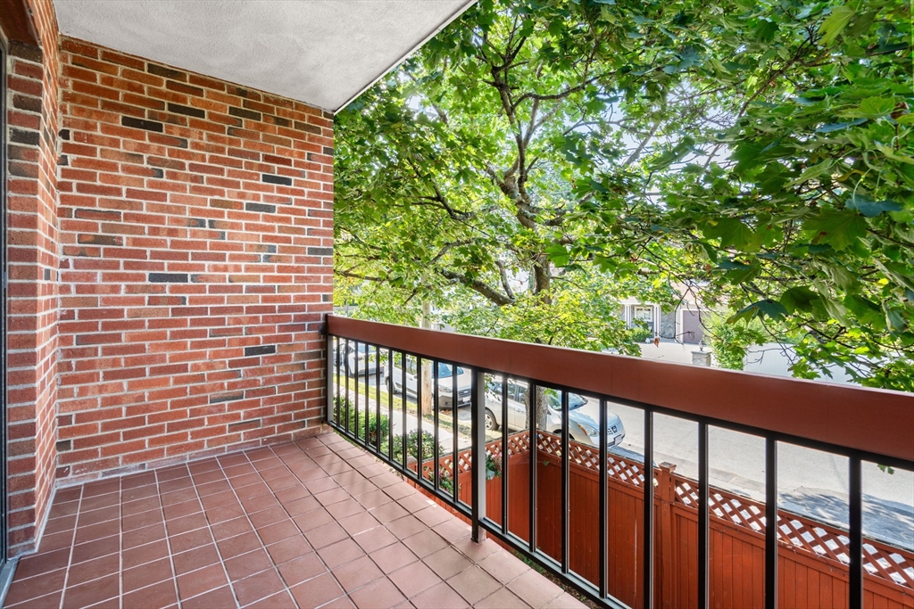 655 Saw Mill Brook Pkwy # 11