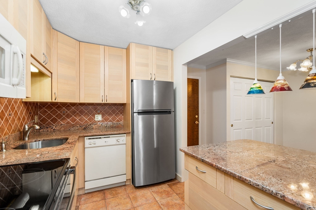 655 Saw Mill Brook Pkwy # 11