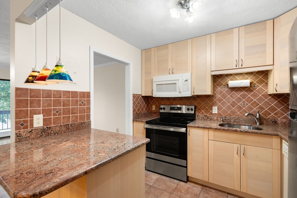 655 Saw Mill Brook Pkwy # 11