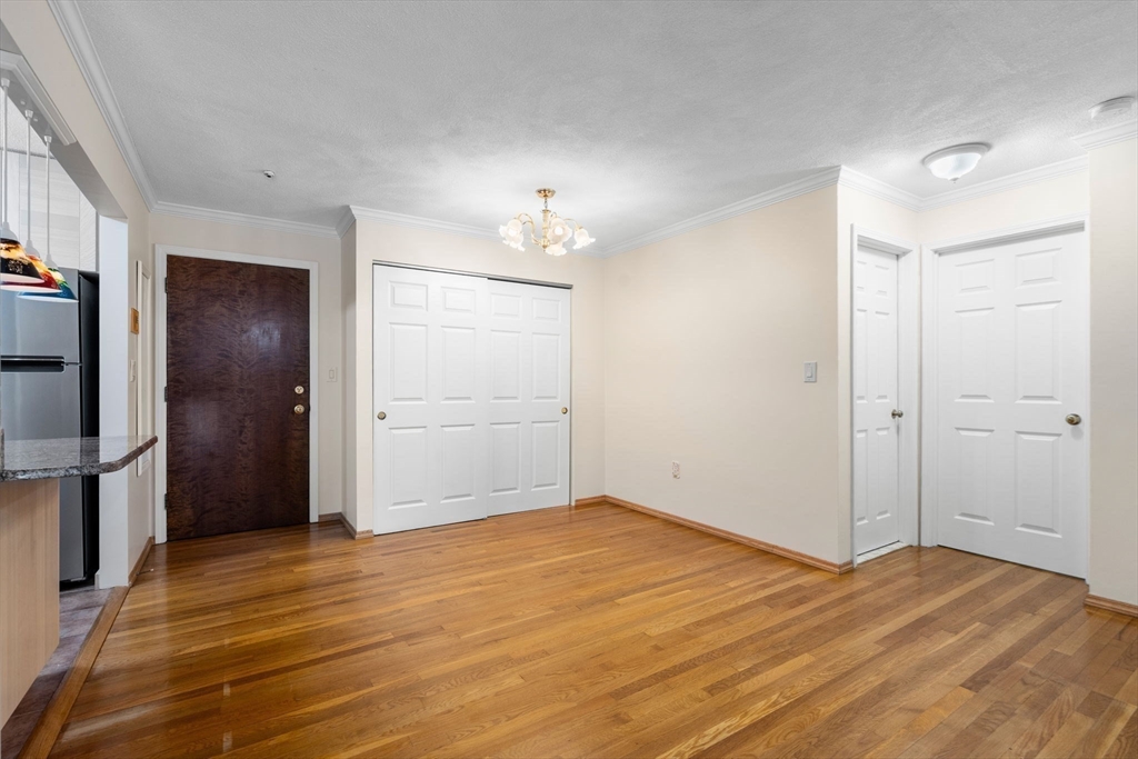 655 Saw Mill Brook Pkwy # 11