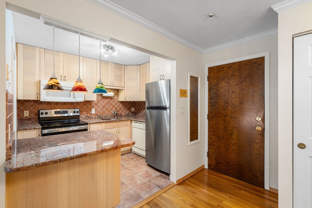 655 Saw Mill Brook Pkwy # 11