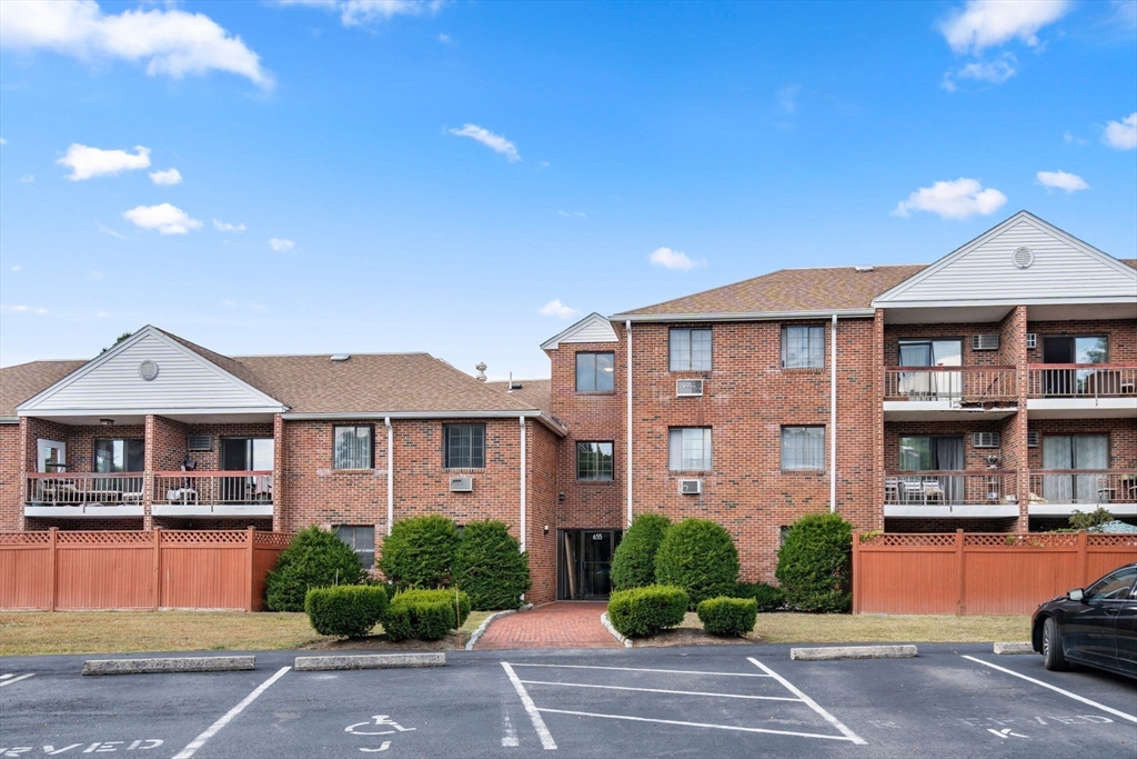 655 Saw Mill Brook Pkwy # 11