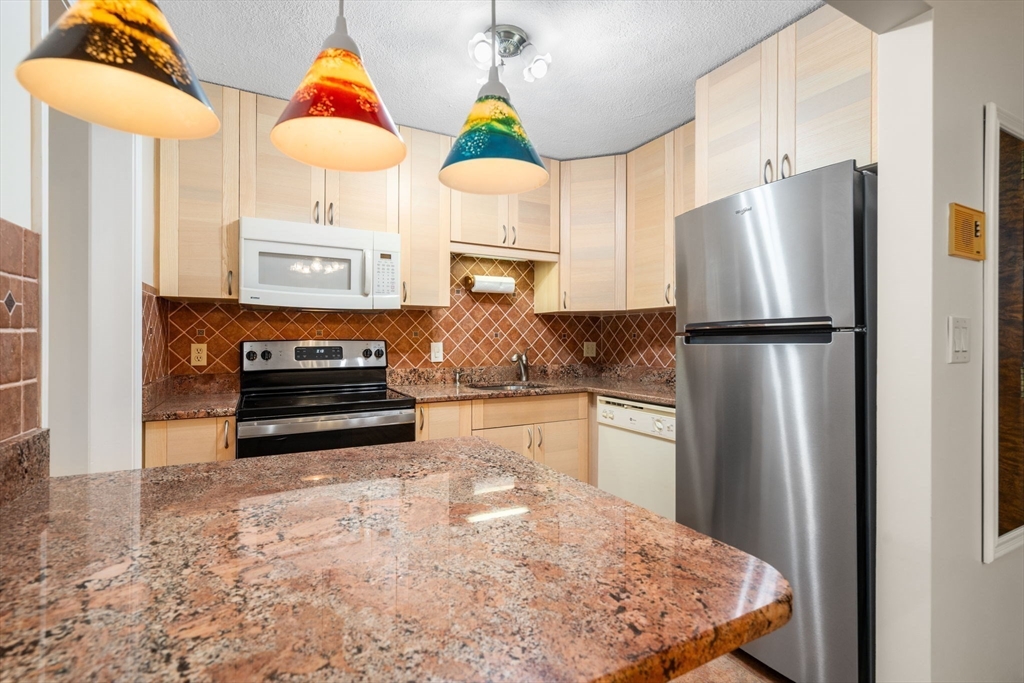 655 Saw Mill Brook Pkwy # 11