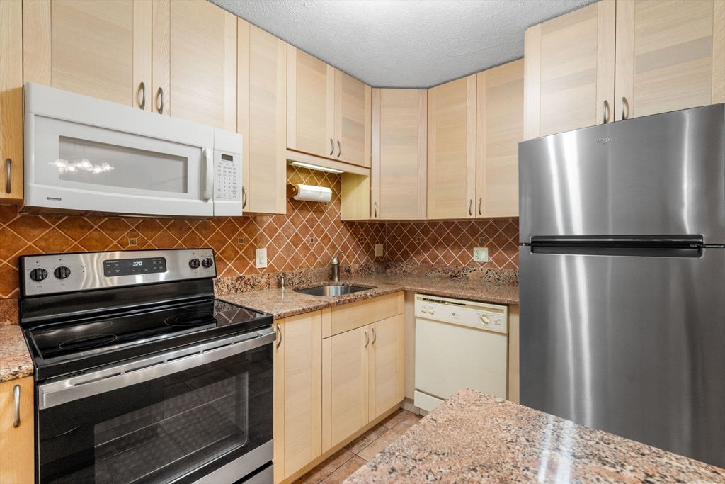 655 Saw Mill Brook Pkwy # 11