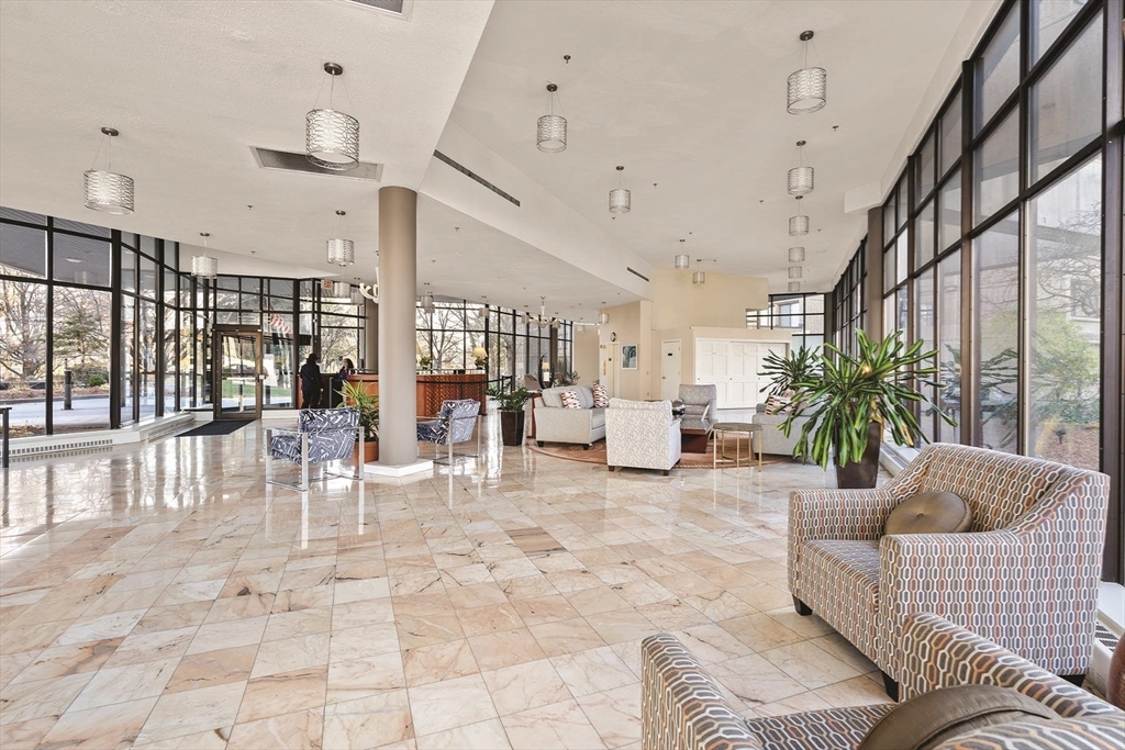 250 Hammond Pond Parkway # 615N