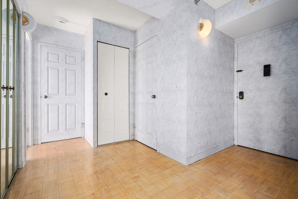 250 Hammond Pond Parkway # 615N