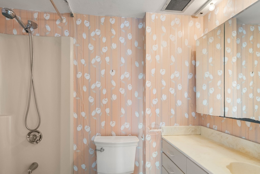 250 Hammond Pond Parkway # 615N