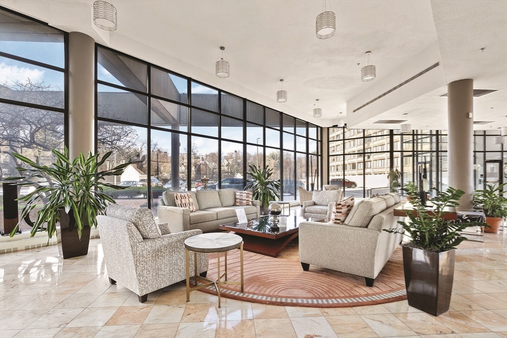 250 Hammond Pond Parkway # 615N