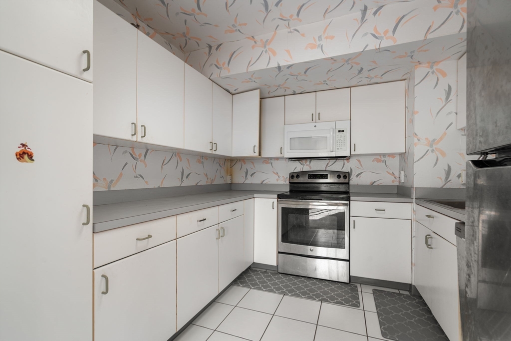 250 Hammond Pond Parkway # 615N