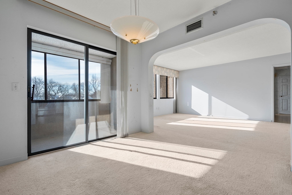 250 Hammond Pond Parkway # 615N