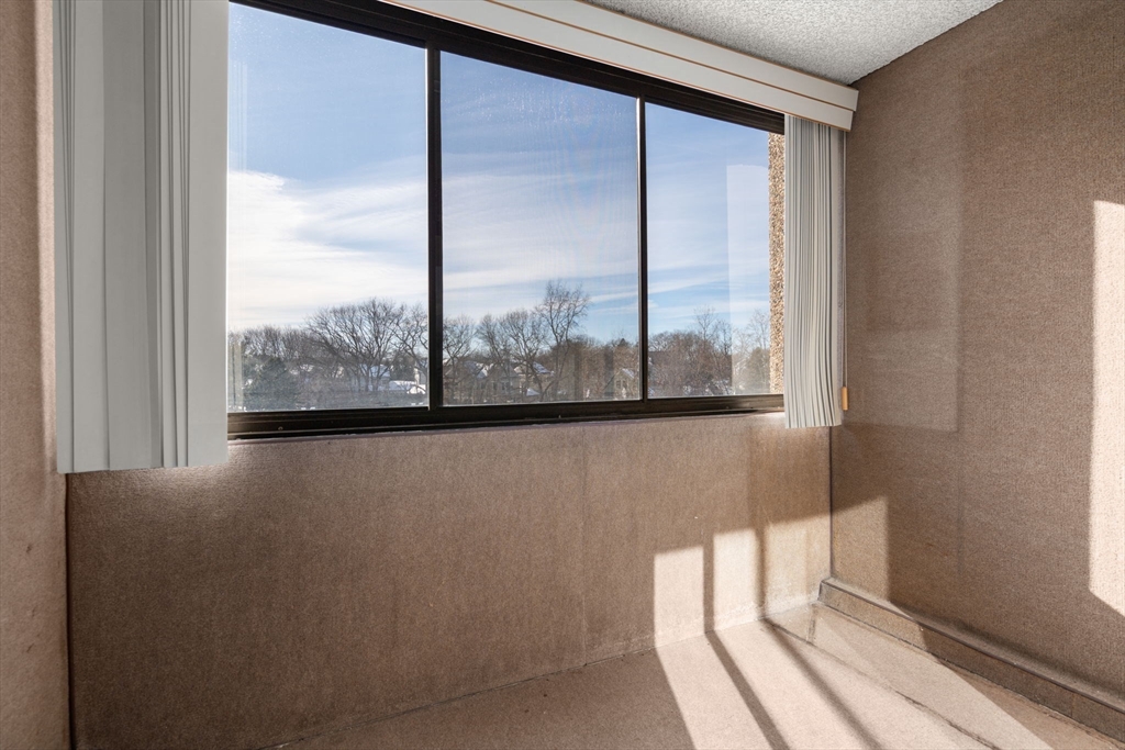 250 Hammond Pond Parkway # 615N