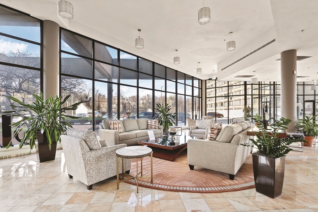 250 Hammond Pond Parkway # 615N