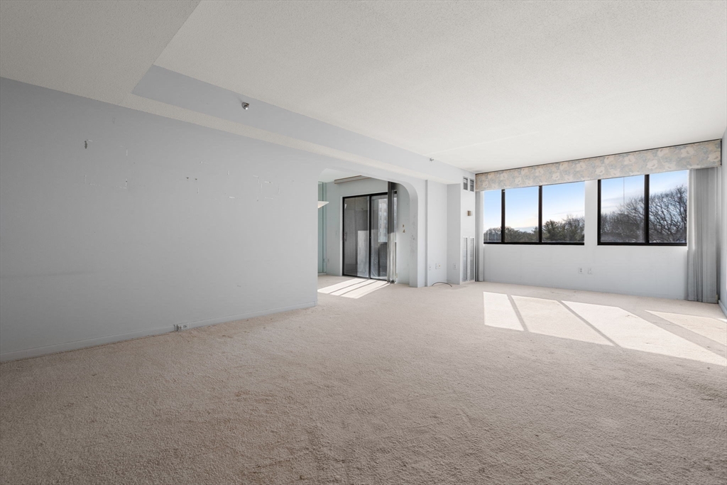 250 Hammond Pond Parkway # 615N