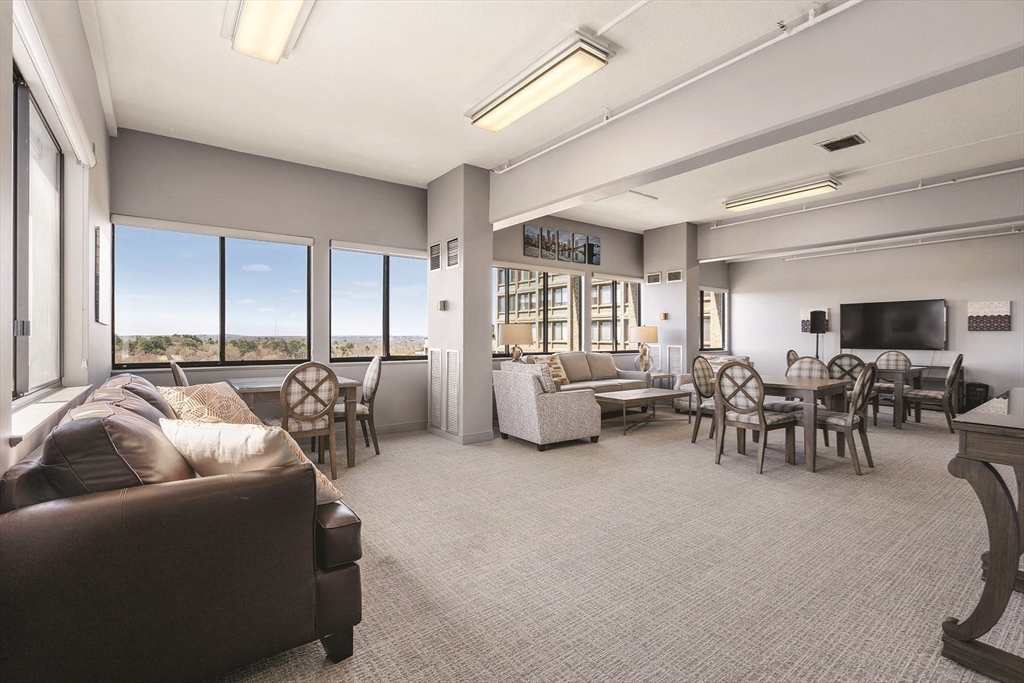 250 Hammond Pond Parkway # 615N