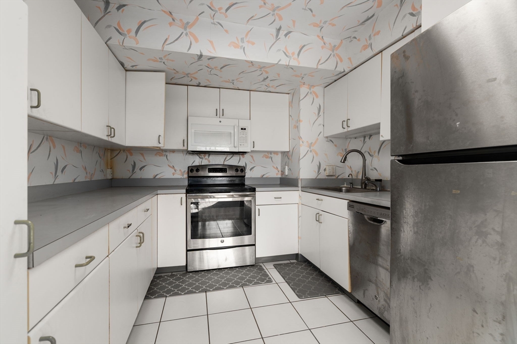 250 Hammond Pond Parkway # 615N