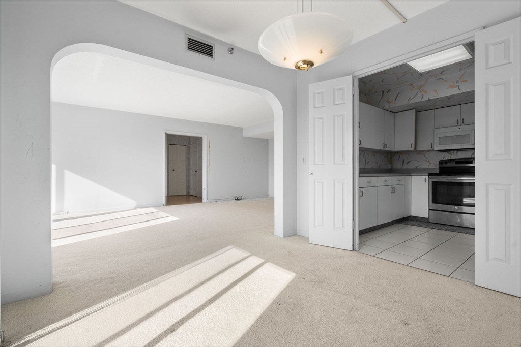 250 Hammond Pond Parkway # 615N