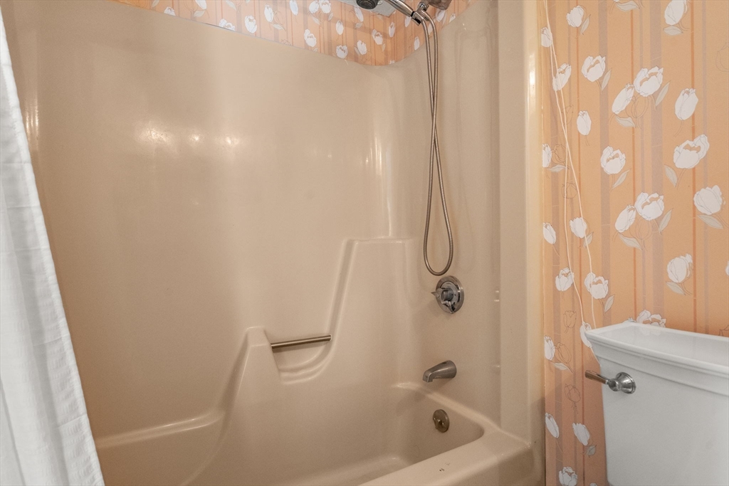 250 Hammond Pond Parkway # 615N