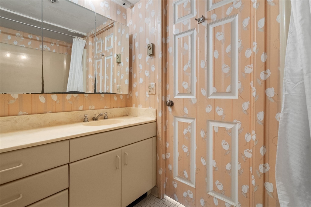 250 Hammond Pond Parkway # 615N