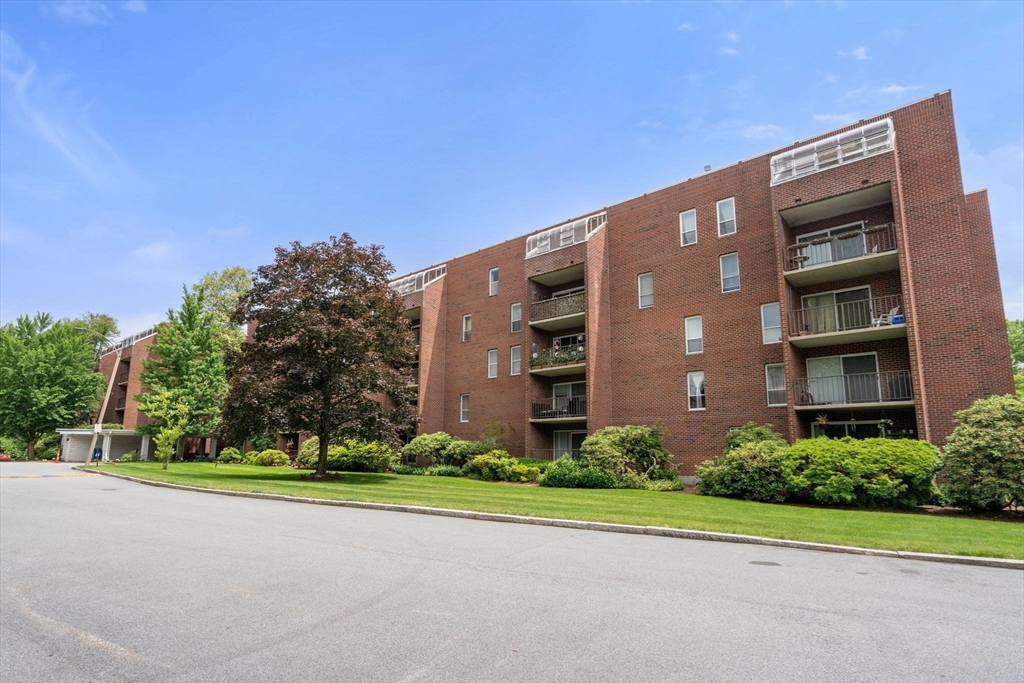 50-56 Broadlawn Park # 209