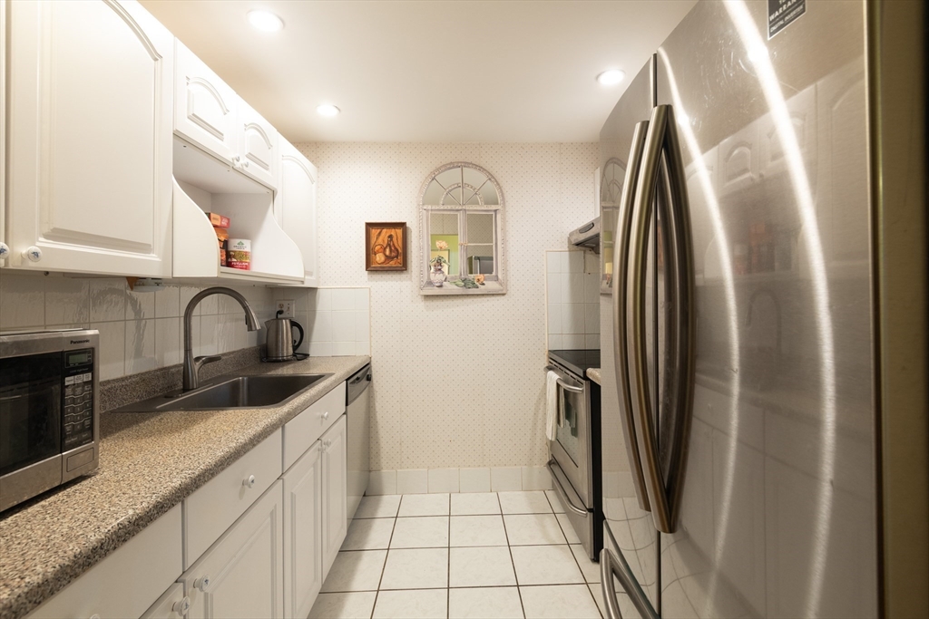 50-56 Broadlawn Park # 209