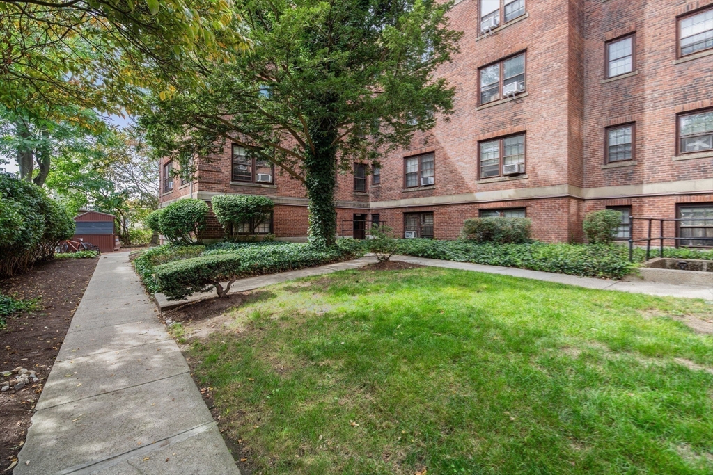 4 Kilsyth Terrace # 32