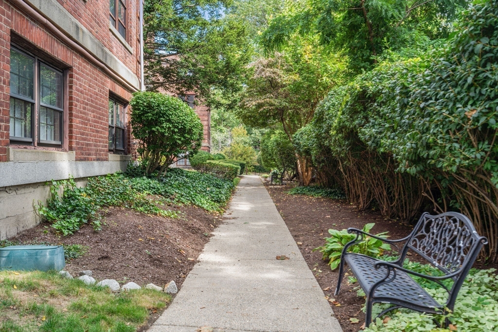 4 Kilsyth Terrace # 32