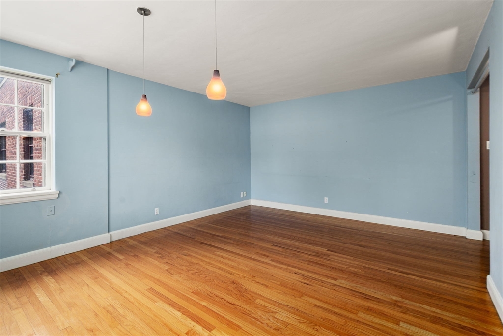 4 Kilsyth Terrace # 32