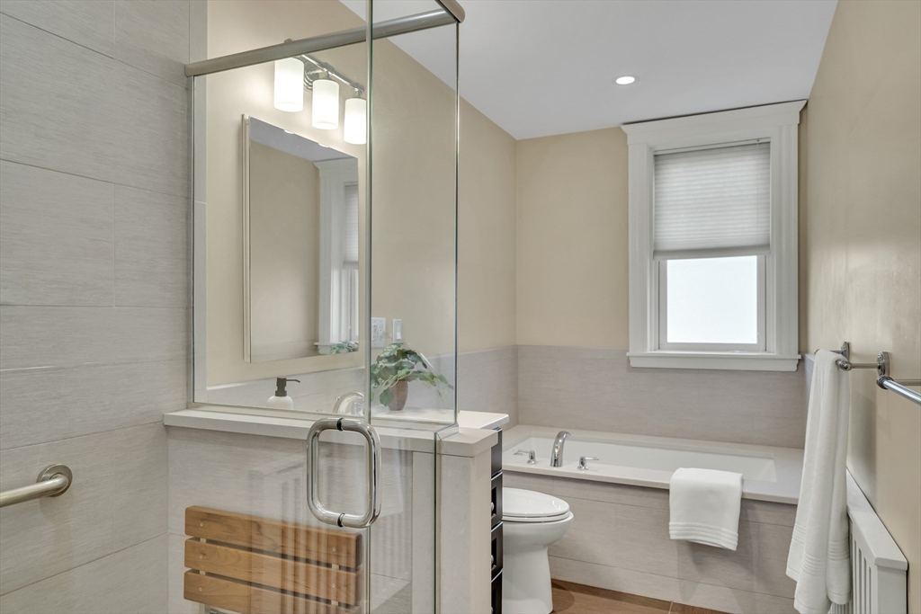 15 Thatcher St # 2 Unit: F2-2