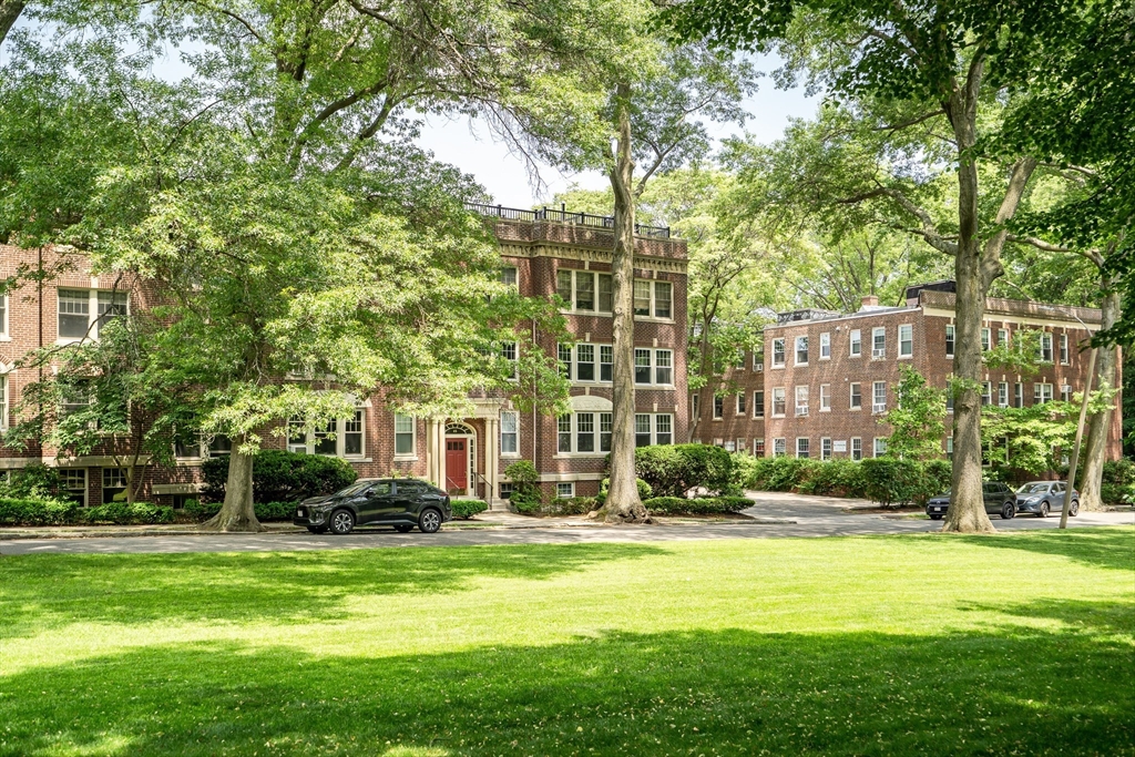 15 Thatcher St # 2 Unit: F2-2