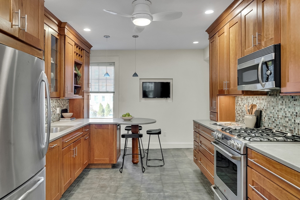 15 Thatcher St # 2 Unit: F2-2