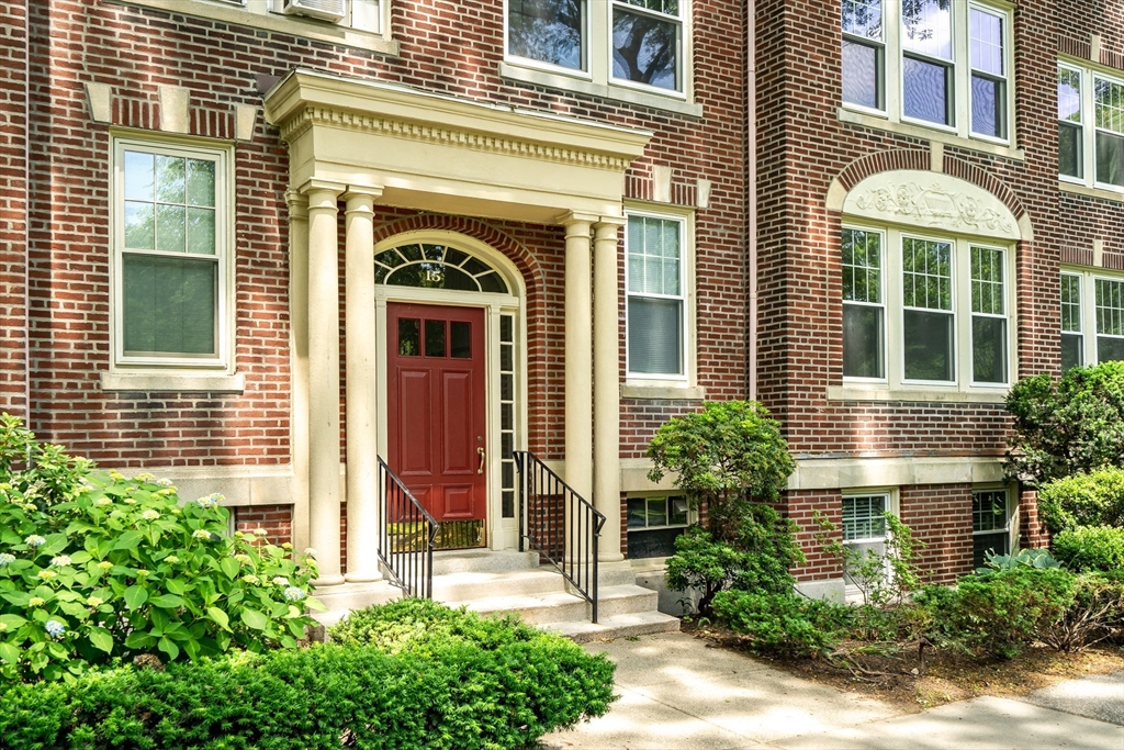 15 Thatcher St # 2 Unit: F2-2