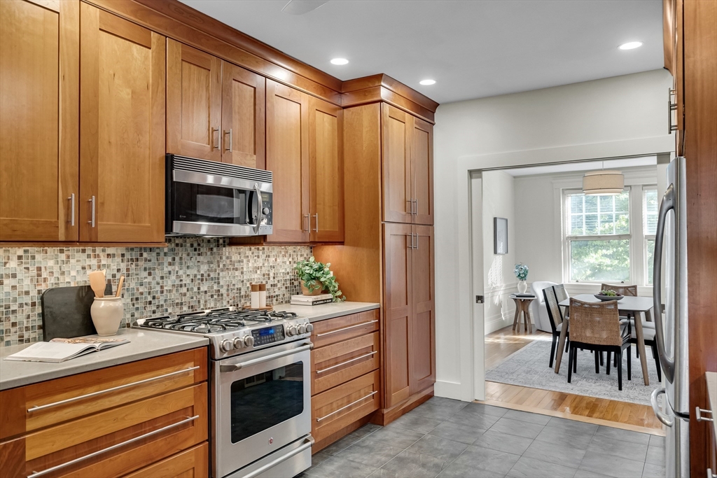 15 Thatcher St # 2 Unit: F2-2