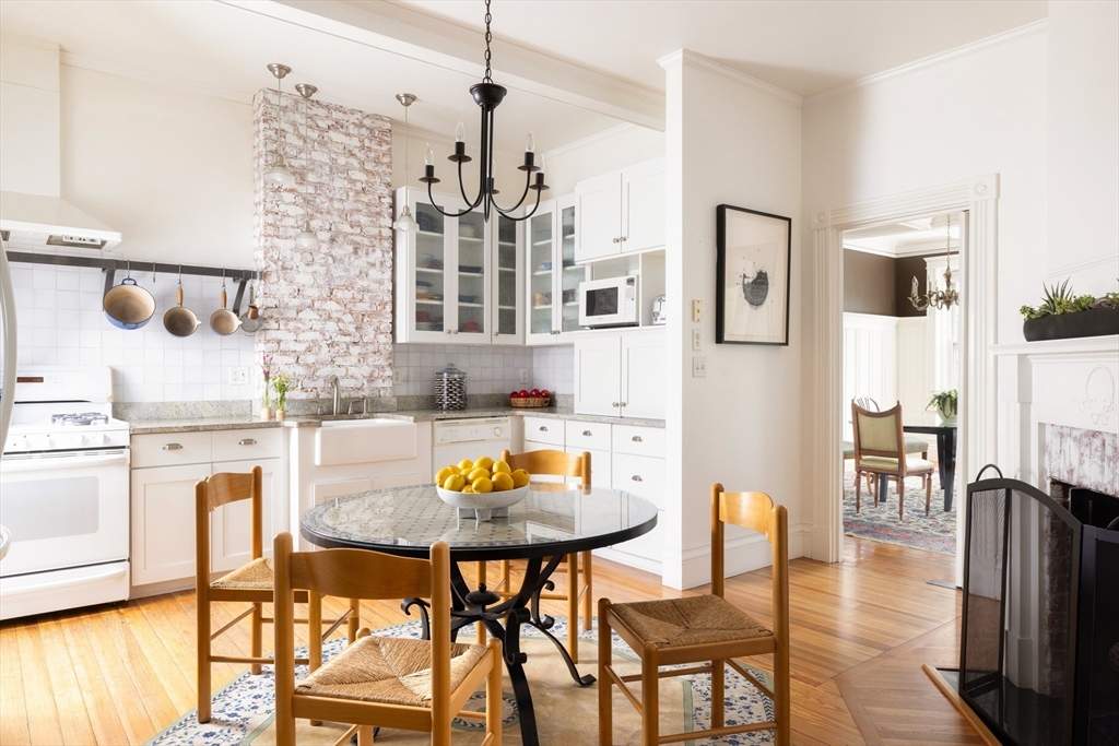 487 Boylston St. # 3, Brookline Unit: 3