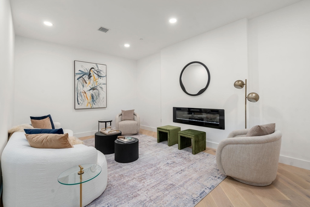 16 Stearns Rd # 207, Wellesley Unit: 207