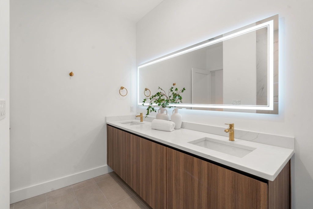 16 Stearns Rd # 207, Wellesley Unit: 207