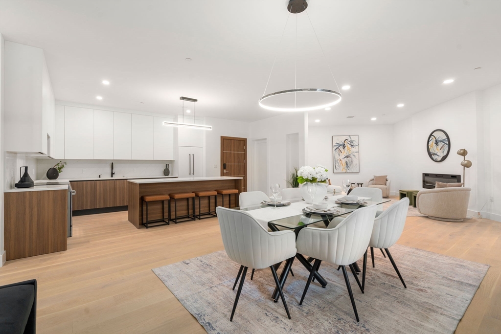 16 Stearns Rd # 207, Wellesley Unit: 207