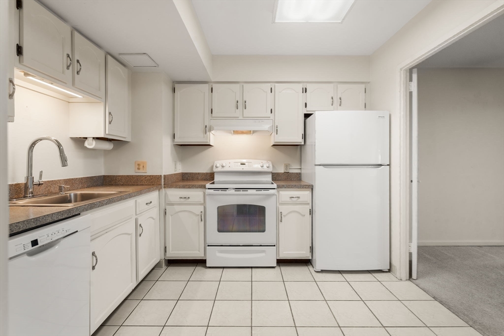 250 Hammond Pond Parkway # 1604N