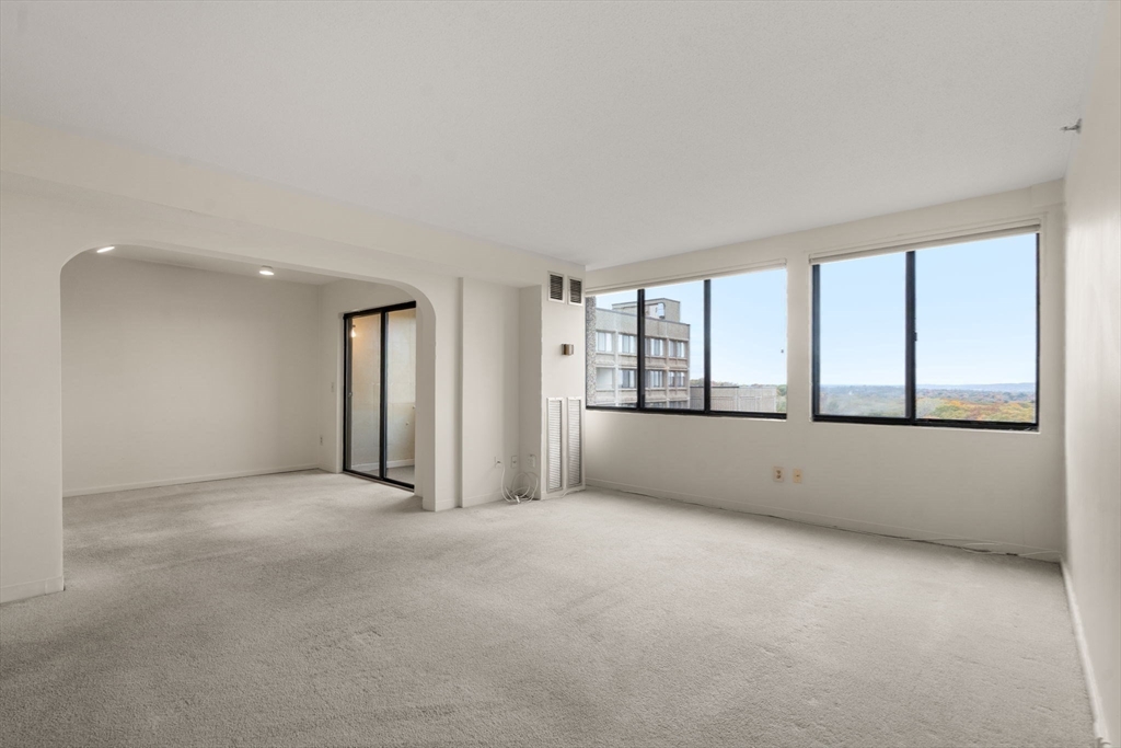 250 Hammond Pond Parkway # 1604N