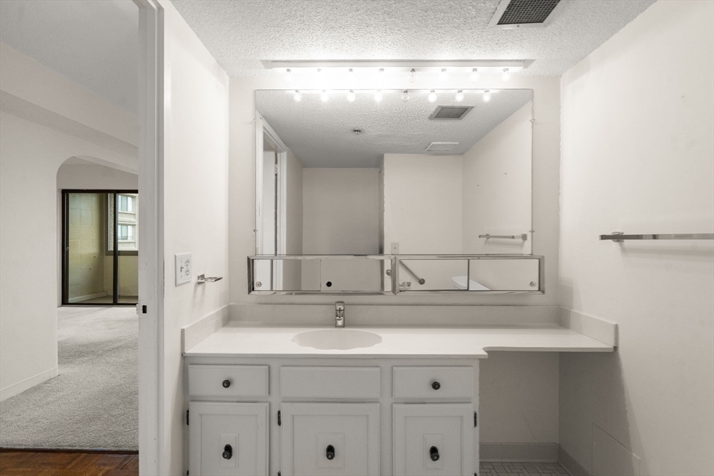 250 Hammond Pond Parkway # 1604N