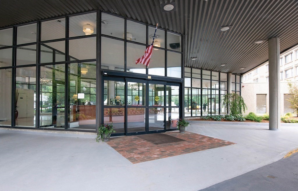 250 Hammond Pond Parkway # 1604N