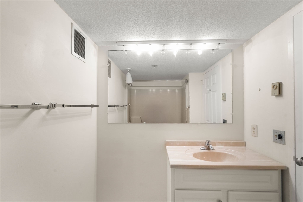 250 Hammond Pond Parkway # 1604N