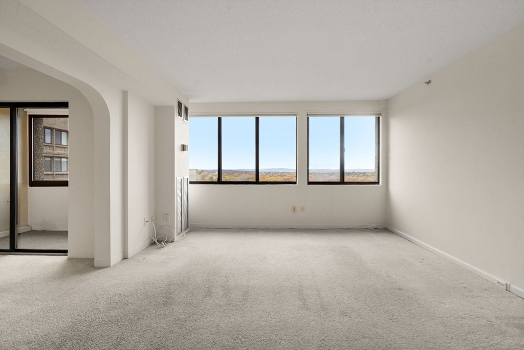 250 Hammond Pond Parkway # 1604N