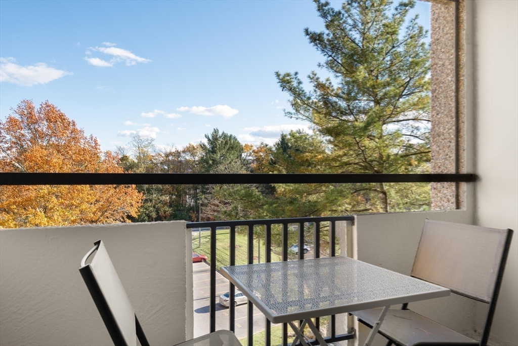 250 Hammond Pond Pkwy # 614S